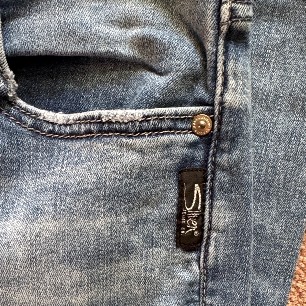 EUC Silver Jeans Medium Wash Cropped Denim w/Cuff Nordstrom - Picture 3 of 7